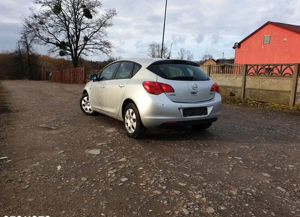 Opel Astra cena 24800 przebieg: 43000, rok produkcji 2010 z Sierpc małe 466